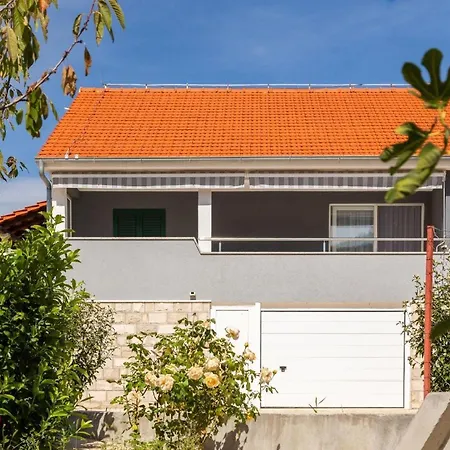 Ferienhaus Mit Privatpool Fuer 8 Personen Ca 100 Qm In Cvrljevo, Dalmatien Dalmatinisches Hinterland * Cvrljevo
