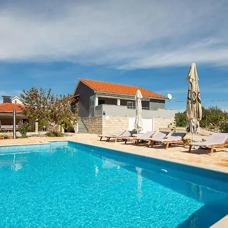 Ferienhaus Mit Privatpool Fuer 8 Personen Ca 100 Qm In Cvrljevo, Dalmatien Dalmatinisches Hinterland *