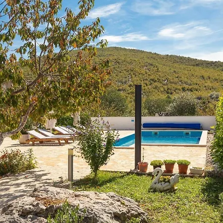 Ferienhaus Mit Privatpool Fuer 8 Personen Ca 100 Qm In Cvrljevo, Dalmatien Dalmatinisches Hinterland Holiday home Cvrljevo
